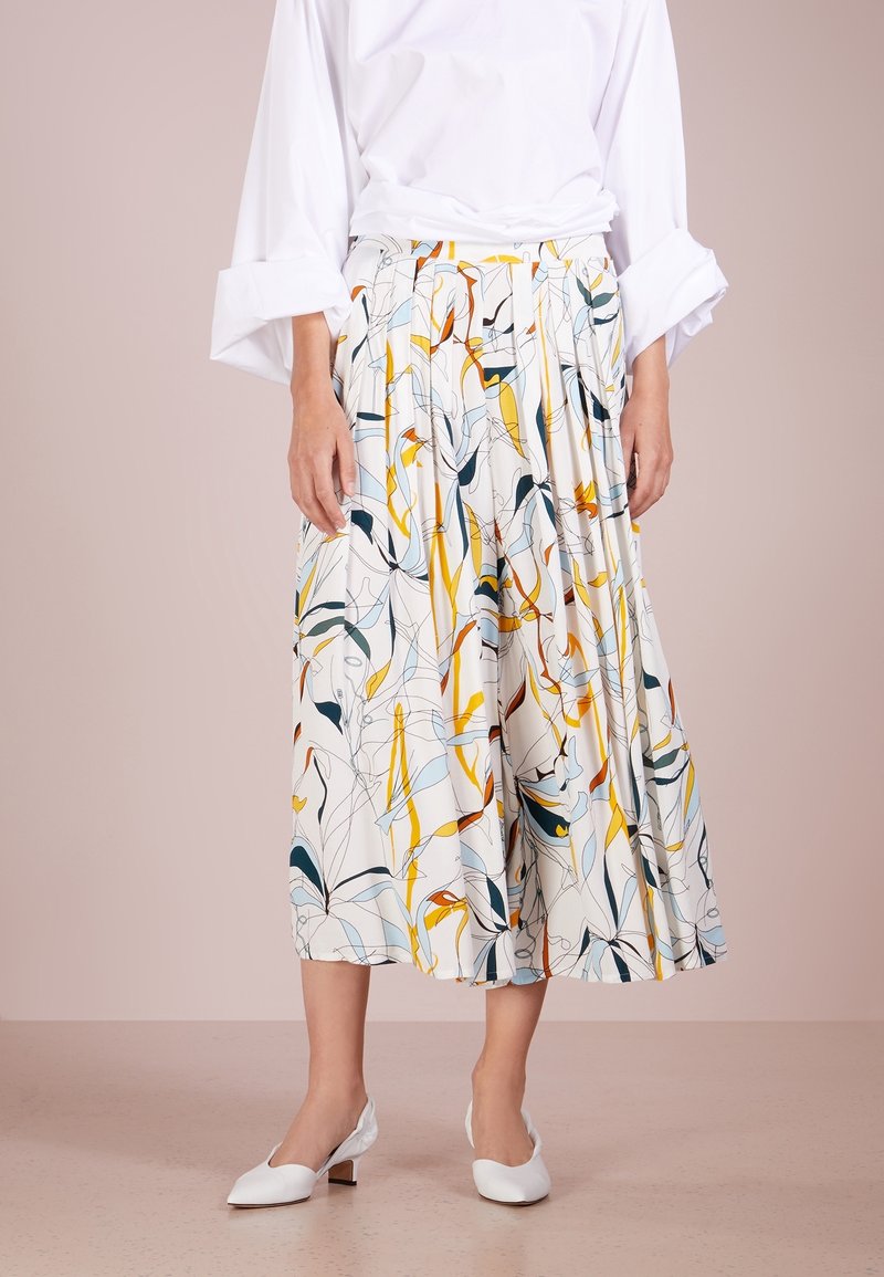 Bruuns Bazaar Pantalones - white