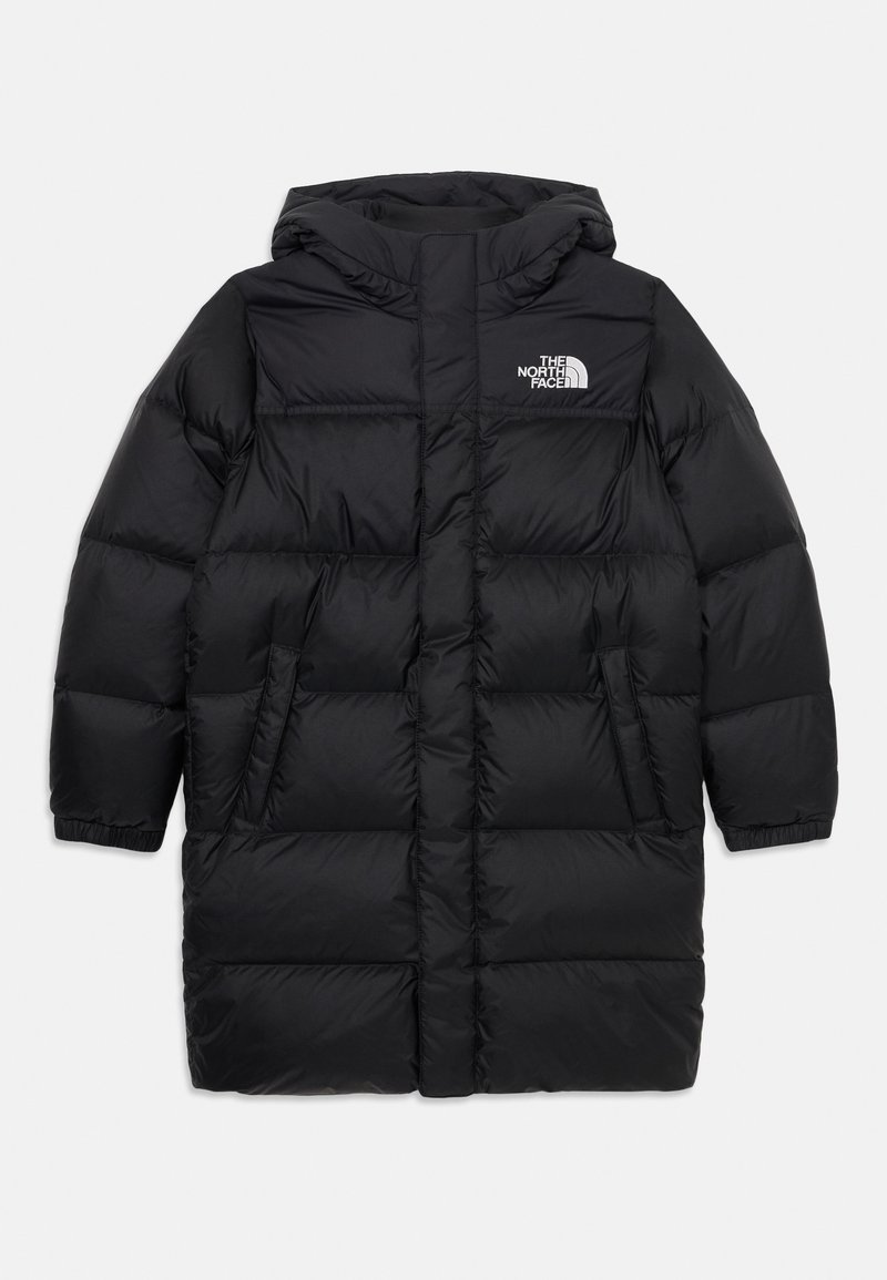 Melns garš pūkains mētelis ar kapuci, sānu kabatām, elastīgām aprocēm un baltu The North Face logo krūtīs.