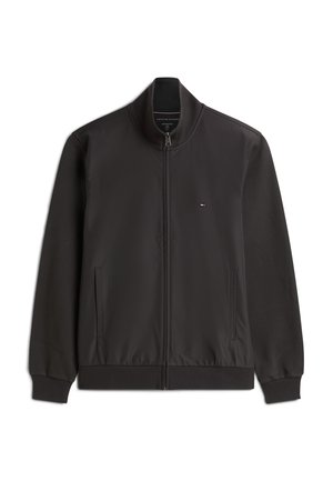 Jachetă neagră cu fermoar și guler tip stand, realizată dintr-un material fin. Dispune de buzunare laterale, manșete elastice și un mic logo pe piept.