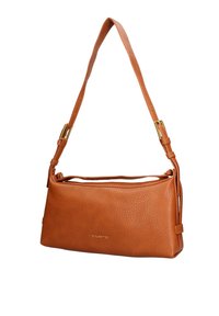 Borsa a tracolla in pelle marrone texture, con chiusura a zip e un logo dorato sulla parte anteriore. Forma rettangolare compatta.