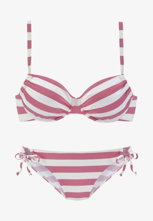 Gestreiftes Bikini-Set in Rosa und Weiß; gepolsterter Unterbrust-BH mit verstellbaren Trägern und seitlich zu bindendem Bikini-Höschen. Glatte Stofftextur.