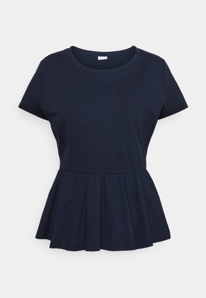 Granatowy krótkirękawowy top z baskinką, okrągłym dekoltem i marszczonym detalem w talii na białym tle.