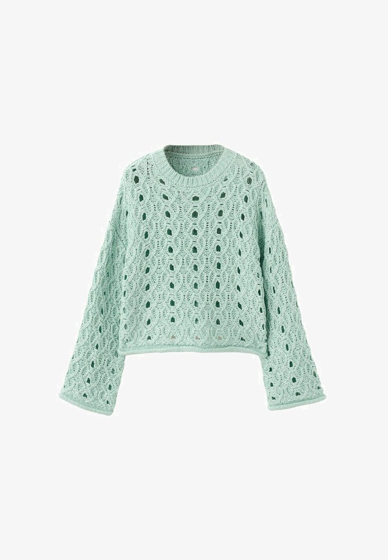 Maglione verde chiaro lavorato a maglia con motivo traforato, scollo tondo, maniche lunghe e vestibilità leggermente corta.