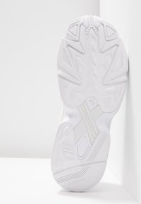 adidas Originals FALCON biały