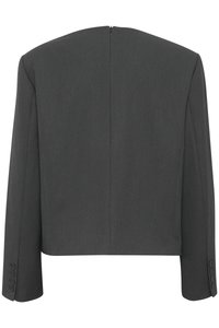 Grå cropped jakke med en strukturert silhuett, lange ermer og glidelås bak. Har fin herringbone tekstur og knappedetaljer ved mansjettene.