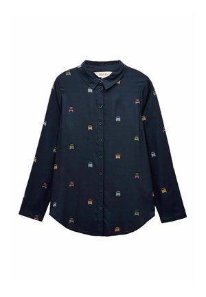 Dunkelblaues Langarmhemd mit Knöpfen und Kragen, verziert mit kleinen, bunten Automotiven, die über den Stoff verteilt sind.