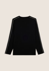 Maglietta nera a maniche lunghe con collo rotondo, design semplice, con piping bianco a contrasto lungo le spalle e le maniche.