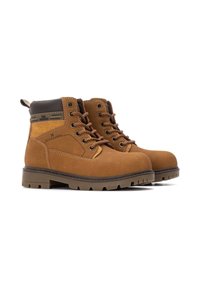 Botas de cuero marrón hasta el tobillo con superficies texturizadas, punteras redondas, acentos de un marrón oscuro en contraste y suelas de goma resistentes.