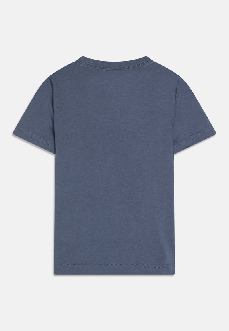 Korte mouwen, ronde hals t-shirt in effen donkerblauw, met een zachte katoenstructuur en schone naden. Geen graphics of patronen. Achteraanzicht.