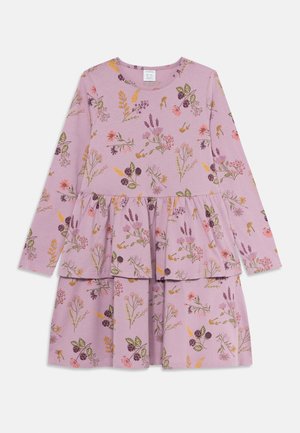 Langärmliges lilafarbenes Kleid mit Peplum-Taille und mehrfarbigem Blumenmuster, das grüne, pinke, gelbe und lila Blumen und Blätter zeigt.