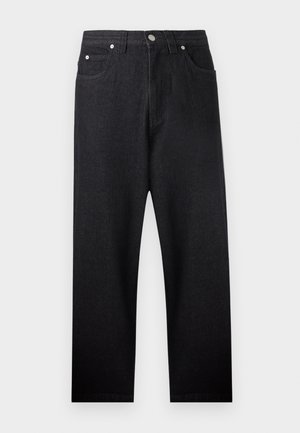 Jean en denim noir coupe droite avec fermeture à bouton et zip à l'avant, passants pour ceinture, et design à cinq poches sur un fond clair uni.