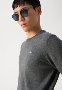 GANT Strikkegenser - dark grey melange