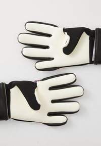Svart og hvit keeperhansker med glatt latex håndflate, teksturert baksiden og elastisk håndleddstropp for sikker passform. Minimalistisk design.
