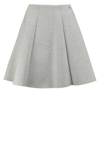 Jupe trapèze gris clair avec de larges plis, longueur genou et texture de tissu lisse.