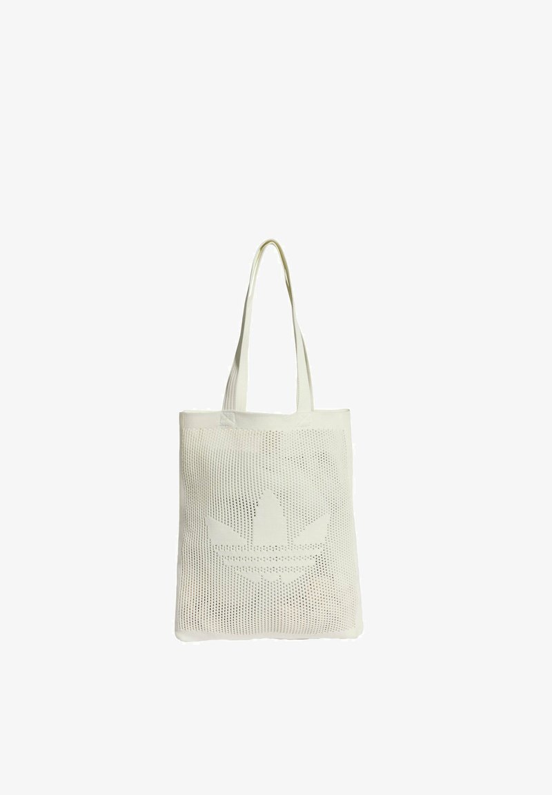 Sac fourre-tout en filet blanc avec deux poignées souples, arborant un logo perforé distinctif sur le devant. Texture légère et flexible.