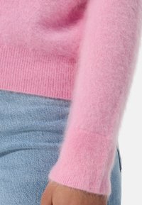 CASH-MERE MIT KURZEM STEHKRAGEN - Stickad tröja - hell pink
