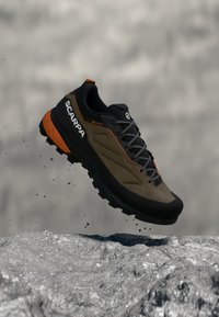Επιλέχθηκε, caribou/rust orange
