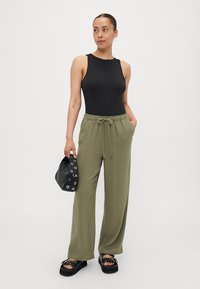 ONLY Petite ONLSIESTA PULL UP  - Bukse - deep lichen green