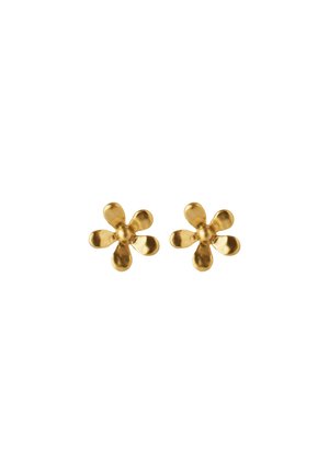 Pár kisméretű, arany színű, virág alakú fülbevaló öt lekerekített szirommal, fehér háttéren.