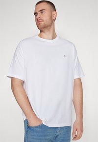 Tommy Hilfiger CORE STRETCH SLIM TEE - Basic T-shirt - white