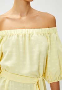 Koton OFF THE SHOULDER BELTED - Vestido largo - yellow