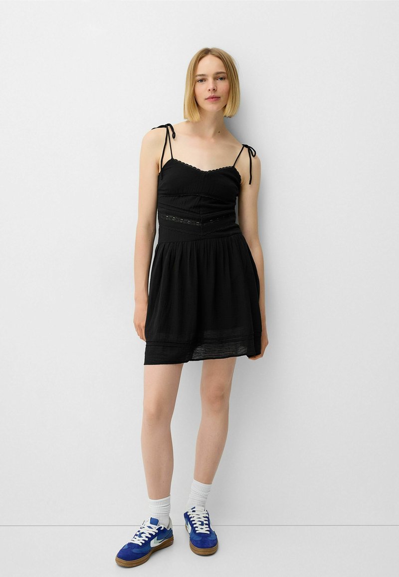 Bershka Jurk zwart Bershka Jurk zwart