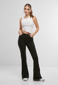 Von Dutch Topper - white