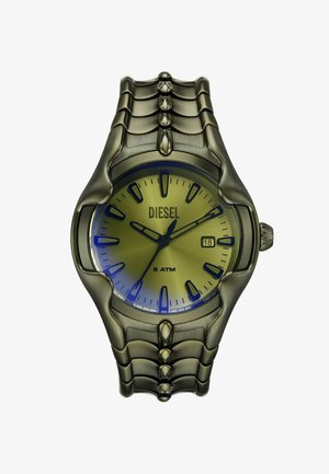 Reloj Diesel con esfera redonda verde, acentos azules y correa metálica con acabado texturizado y diseño de eslabones distintivo. Resistencia al agua de 5 ATM.