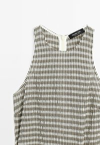 Robe sans manches à motif à carreaux noir et blanc, col montant et fermeture éclair visible à l'arrière avec étiquette "Massimo Dutti".