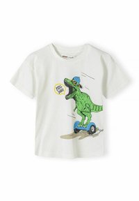 Biała dziecięca koszulka z zielonym dinozaurem w okularach przeciwsłonecznych i niebieskiej czapce, jadącym na niebieskim hoverboardzie, z napisem "CHILL DUDE!"