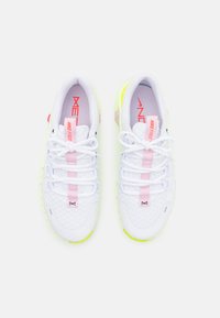 Nike Performance Træningssko - white/bright crimson/barely volt/pink foam/volt/black