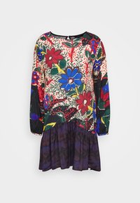 Jurk met lange mouwen met een kleurrijk bloemenpatroon in rood, blauw en groen op een crèmekleurige achtergrond, met een donkere gerimpelde zoom.