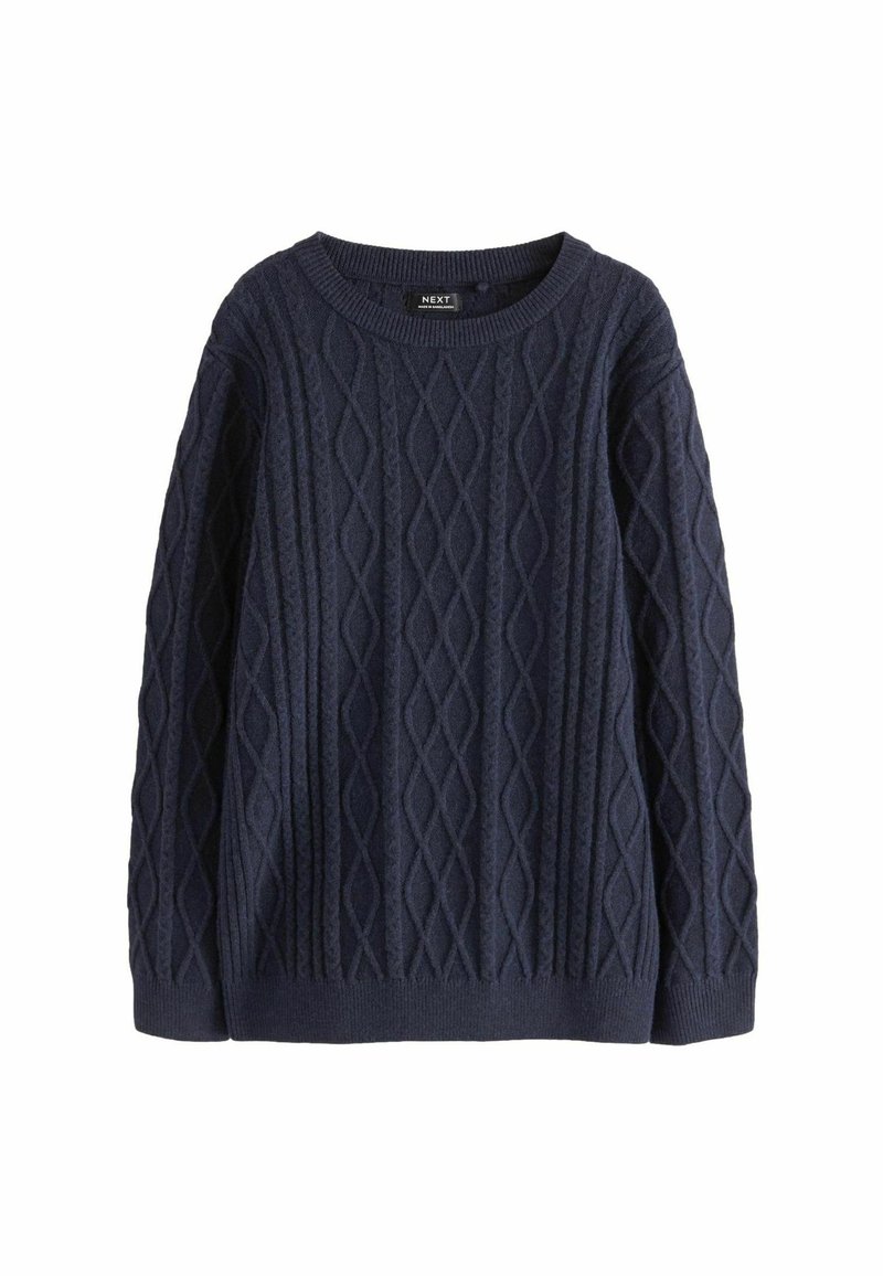 Granatowy sweter dzianinowy z teksturowanym wzorem diamentowym, okrągłym dekoltem i ściągaczami na rękawach oraz u dołu. Materiał wydaje się miękki i ciepły.