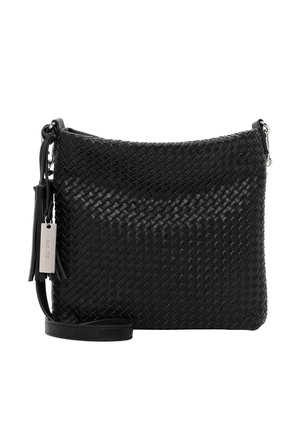 Bolso bandolera de cuero negro con textura tejida, correa ajustable, detalle de borla y herrajes de tono plateado.