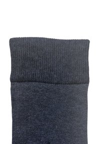 Calzino blu scuro con polsino a coste e trama liscia. Presenta una tessitura uniforme e punta rinforzata, adatto per uso casual o formale.