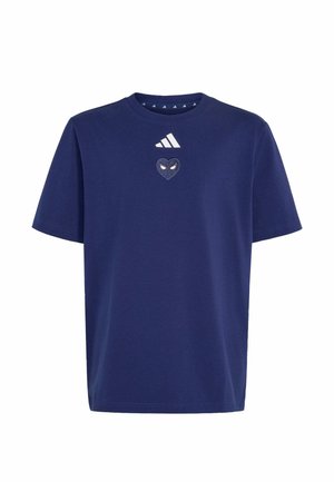 Camiseta azul marino de manga corta con logo blanco de Adidas y pequeño emblema en forma de corazón con ojos centrado debajo del cuello.