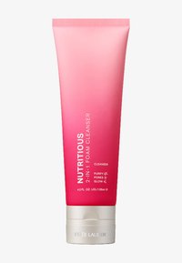 Rosa gradient plasttube med silverbas, märkt "Näringsrik 2-i-1 skumrengöring" i vitt. Kapacitet: 4,2 fl. oz. (125 mL).