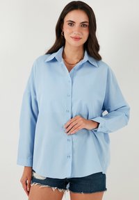 Unselected, baby blue