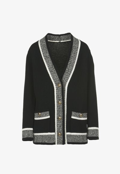 Črn kardigan z sivo teksturirano šal ovratnikom, belimi črtami in zlatimi gumbi. Ima dva sprednja žepa s podobnimi podrobnostmi vzorca.