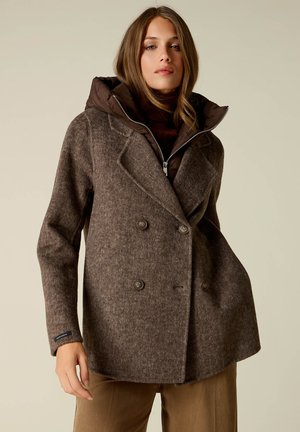 Oltre, CAPPOTTO DOPPIOPETTO CORTO CON INSERTO IMBOTTITO (ITALIAN SIZE) - Chaqueta de invierno - marrone