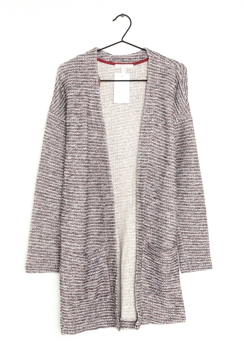 Cardigan long à ouverture frontale, manches longues, en maille texturée à rayures blanches et bordeaux, suspendu sur un cintre noir avec une étiquette visible.