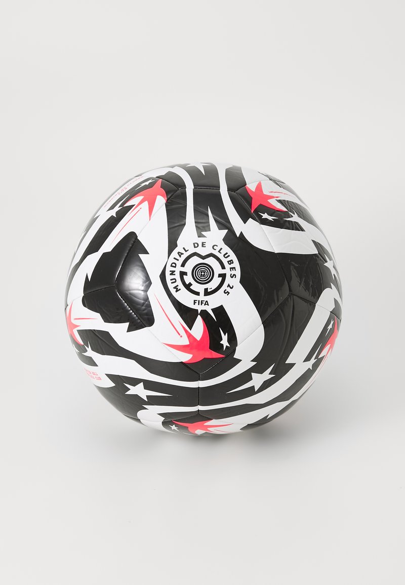 Pallone da calcio bianco e nero con motivi a stella rossa e linee ondulate. Presenta un logo con la scritta "MUNDIAL DE CLUBES 23" e "FIFA."