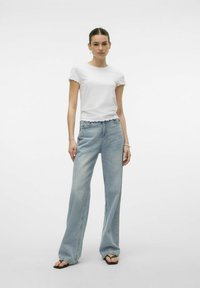 Vero Moda VMBARBARA SHORT ONECK - Tricou basic - bright white