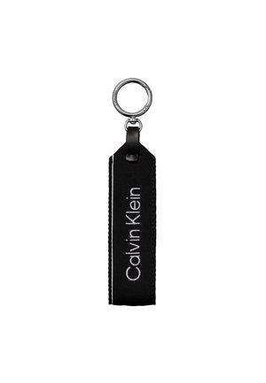 Sort stof nøglering med hvid Calvin Klein tekst, fastgjort til en sølvfarvet metalring med en lille læderrem.