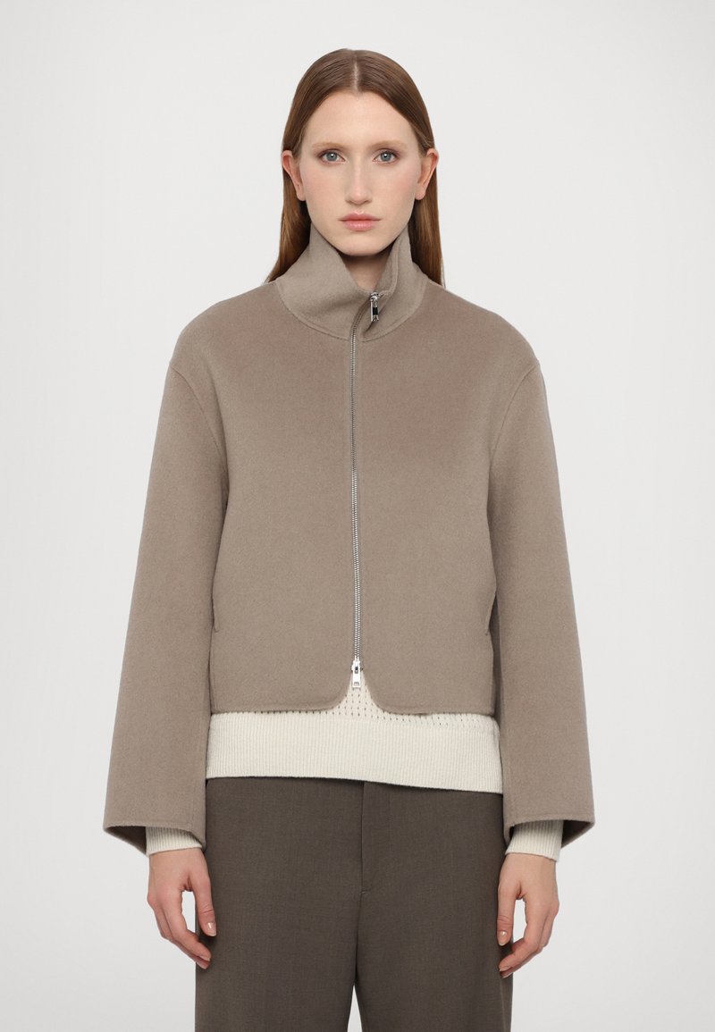 Filippa K DAFINA JACKET - Casaco leve - moss grey
