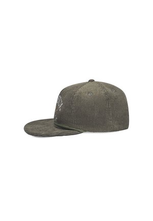 Cappellino da baseball in corduroy verde oliva con visiera curvata, logo ricamato sul davanti e righe verticali testurizzate.