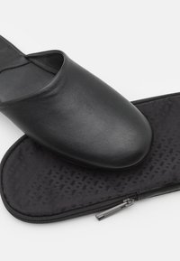 BOSS SMARTRAV SET - Hjemmesko - black