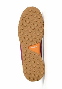 Suela de zapato de goma con patrones circulares en relieve, que presenta una sección naranja etiquetada como "HOFF" y un acento marrón a lo largo del borde superior.