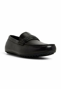 Svarta läderloafers med vävd detalj över ovandelen. Rund tå och texturerad svart gummisula. Slät ytfinish och minimalistisk design.