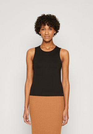 Sort ærmeløs top med rund halsudskæring, lavet af et glat stof. Har et tætsiddende design og minimalistisk stil.